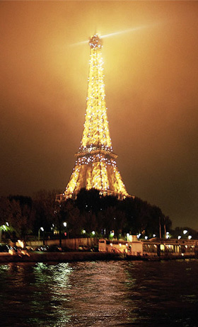 New Years Eve Dinners On River Cruise Boats in Paris
